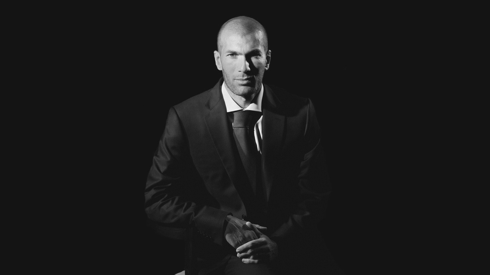 足坛奇观，比利亚雷亚尔为意甲变阵，阿贾克斯破纪录，皇马却备战NBA？